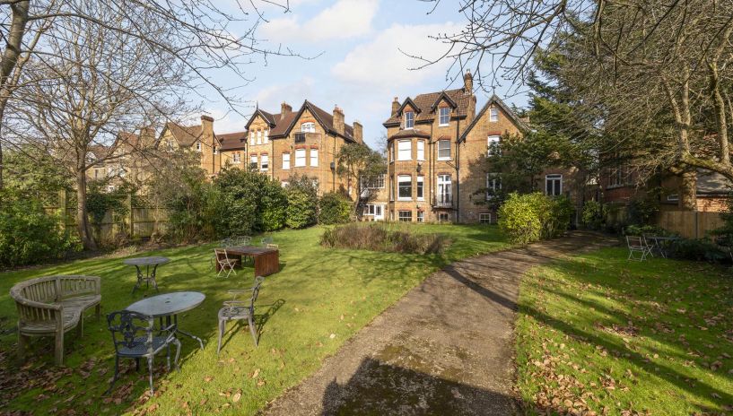 Lingfield Road, Wimbledon Village, SW19