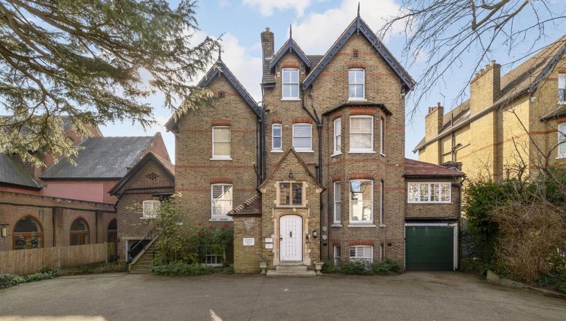 Lingfield Road, Wimbledon Village, SW19