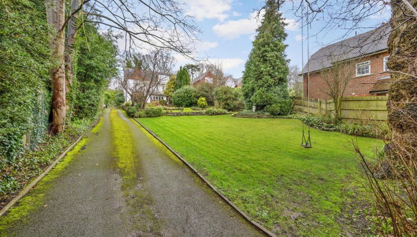 Southwood Avenue, Coombe, Kingston upon Thames KT2