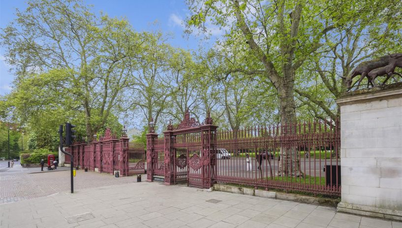 Queen's Gate, South Kensington, SW7