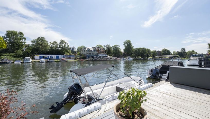 River Ash Estate, Shepperton